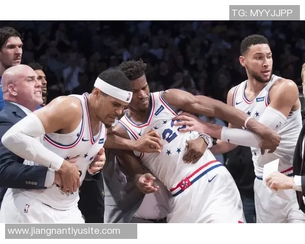 赛场竞争激烈阿门与阿尔瓦拉多冲突后握手言和展现体育精神